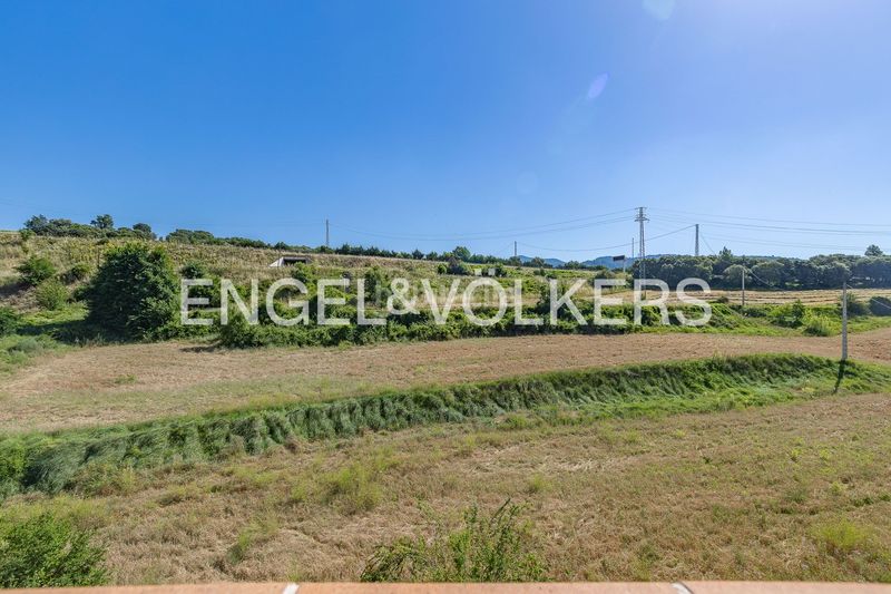 Foto 445c0274-cfef-408b-bfaa-9bb5ae64e1c2. Dúplex amb calefacció aparcament a Berga