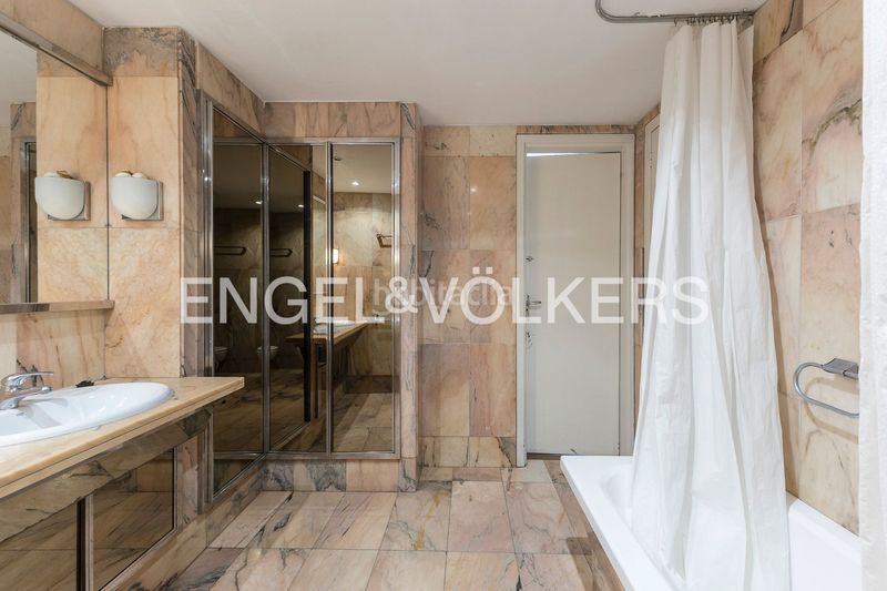 Foto d0e7369e-1067-4f94-92f5-24ea083bc7f2. Pis amb calefacció aparcament a Pedralbes Barcelona