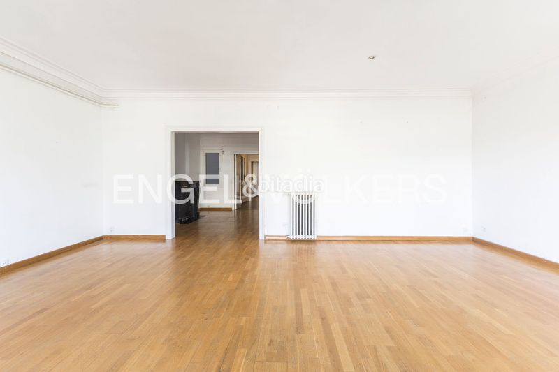 Foto d8305f2e-e047-45c2-8ad5-a02f7f8a2bd0. Pis amb calefacció aparcament a Pedralbes Barcelona