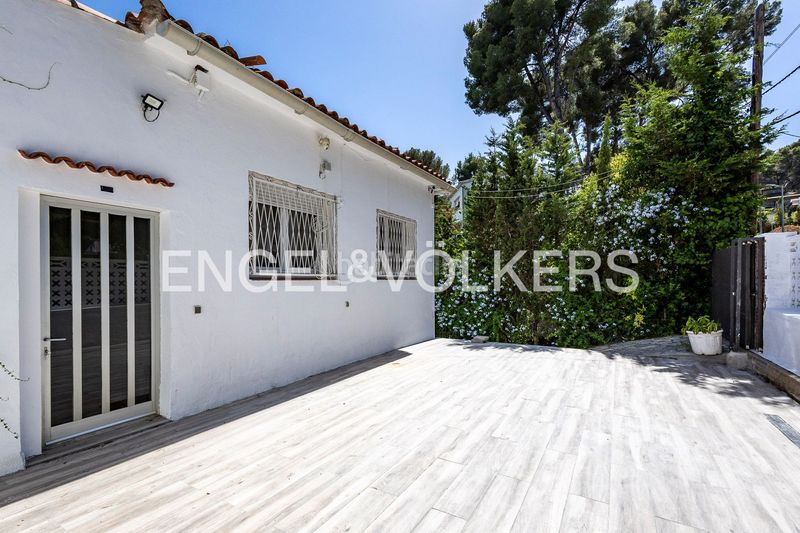 Foto 07563ace-76b0-48d4-a50e-dce04b54e94d. Casa amb calefacció aparcament piscina a Montmar Castelldefels
