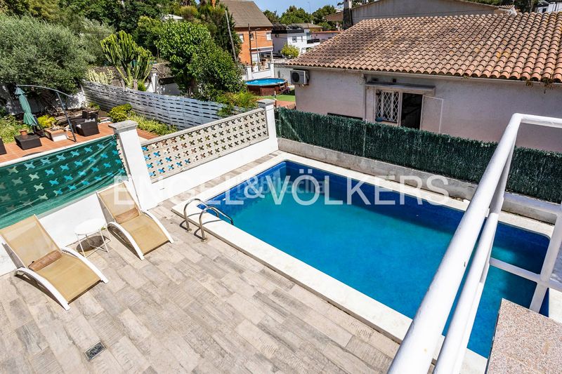 Foto 0d8d141e-1c95-46f5-a449-3dbaea26b478. Casa amb calefacció aparcament piscina a Montmar Castelldefels