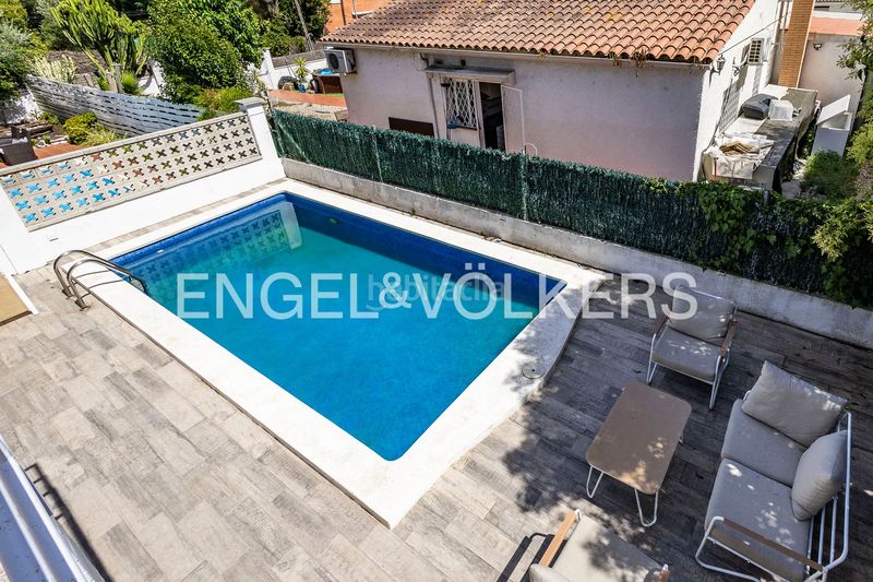 Foto 7c273ec8-b28b-4590-b7f4-e8e05bea2889. Casa amb calefacció aparcament piscina a Montmar Castelldefels