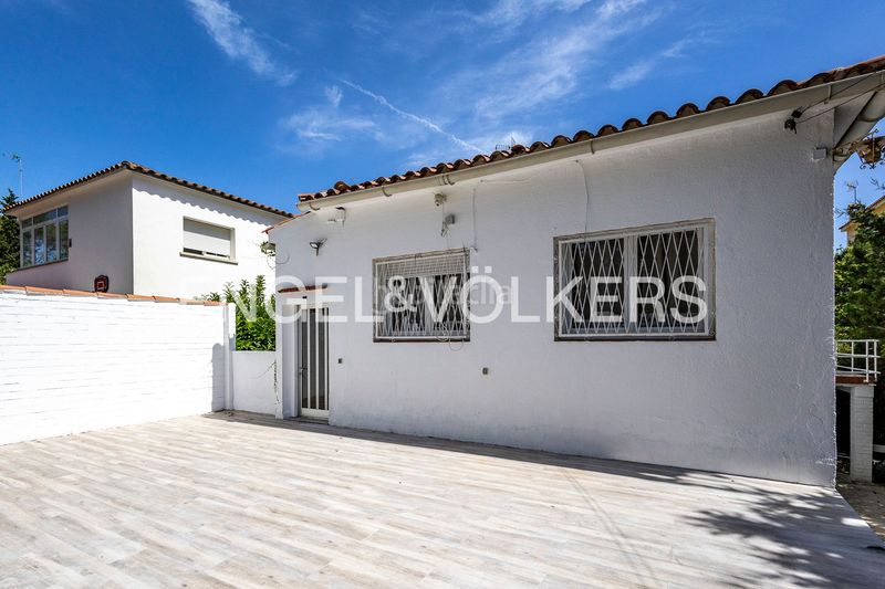 Foto 8f05e316-98ea-488f-92c1-cc5d99be6e19. Casa amb calefacció aparcament piscina a Montmar Castelldefels