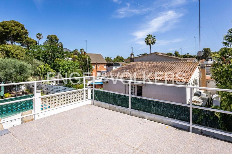 Foto a99da358-caab-4dda-aa5e-93679874e9ed. Casa amb calefacció aparcament piscina a Montmar Castelldefels