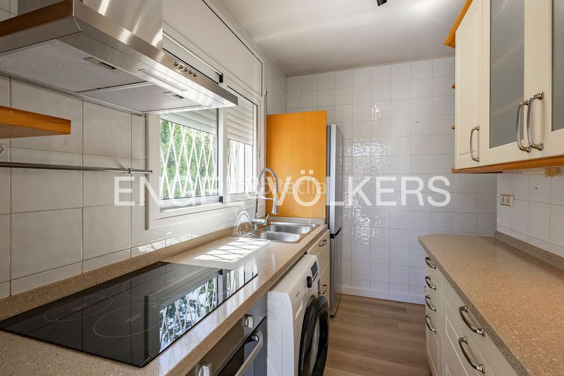 Foto cb297cf6-1d2e-4125-af6e-4bbaa1b2df5a. Casa amb calefacció aparcament piscina a Montmar Castelldefels