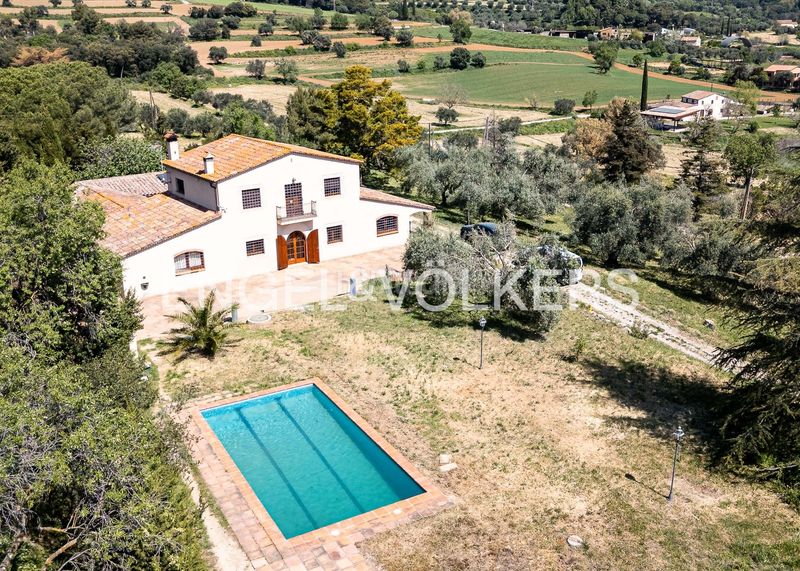 Foto 0ab8406c-8676-4a3c-8ca9-9e5d8b1f3929. Masía exclusiva finca rústica con olivar y masia en corró damunt en Franqueses del Vallès (Les)