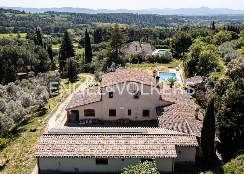 Foto 1af6e14f-b0d5-4718-82bc-1951388d7a99. Masía exclusiva finca rústica con olivar y masia en corró damunt en Franqueses del Vallès (Les)
