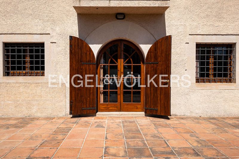 Foto 702e7df5-0e1f-4b91-b431-adf3e35e632a. Masía exclusiva finca rústica con olivar y masia en corró damunt en Franqueses del Vallès (Les)