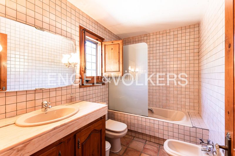Foto 8d59ff66-4c50-44b5-afc5-fe35c11a1021. Masía exclusiva finca rústica con olivar y masia en corró damunt en Franqueses del Vallès (Les)