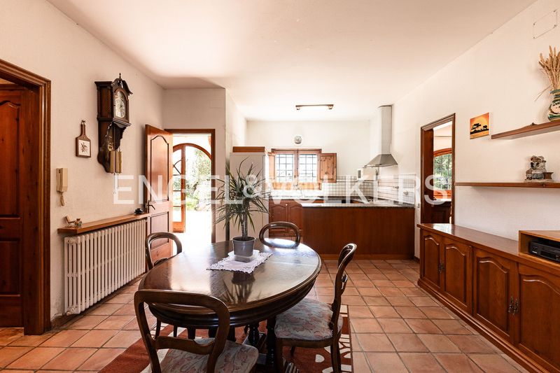 Foto 95ebee2b-3dce-49e2-881e-fe7b738ca86d. Masía exclusiva finca rústica con olivar y masia en corró damunt en Franqueses del Vallès (Les)
