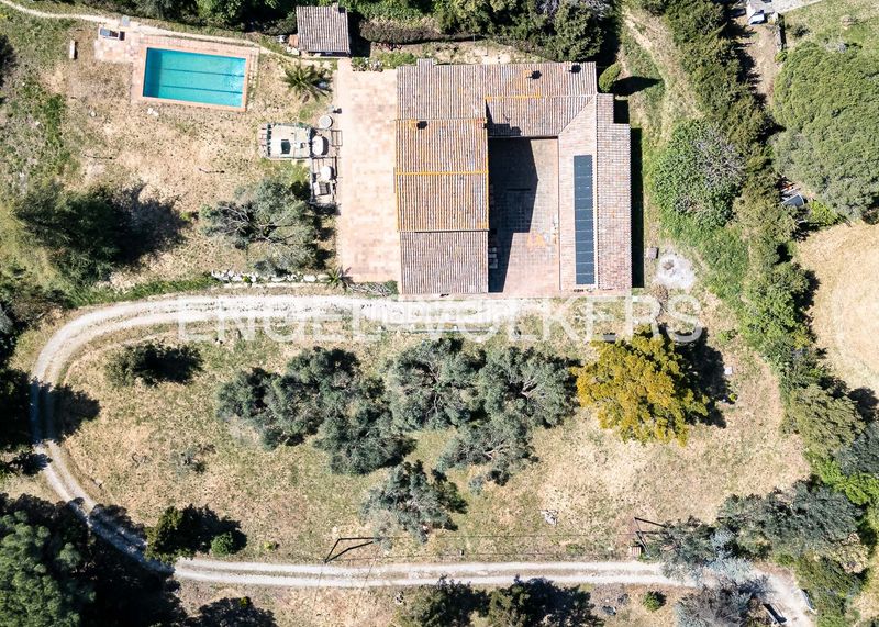 Foto bc6032af-80ed-491f-876f-ecf3979457e7. Masía exclusiva finca rústica con olivar y masia en corró damunt en Franqueses del Vallès (Les)