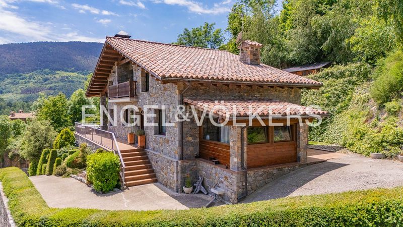 Foto 9bdcad67-2c5d-4f85-8805-85169ee8df52. Casa amb calefacció aparcament a Llanars