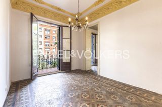 Pis a Dreta de l´Eixample. Joya modernista a reformar en finca catalogada en calle diputaci