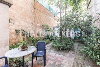 Casa adossada a Sant Gervasi - Galvany. Casa con jardín con gran potencial para obra nueva