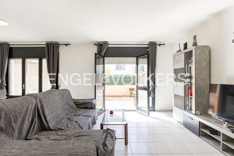 Foto 14106da5-965b-4166-9165-8b1e6d511762. Casa amb calefacció aparcament a Nucli Urbà Esparreguera