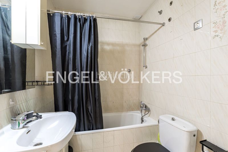 Foto 1da6dadc-6fa0-494a-9407-d2de98a2ec42. Casa amb calefacció aparcament a Nucli Urbà Esparreguera