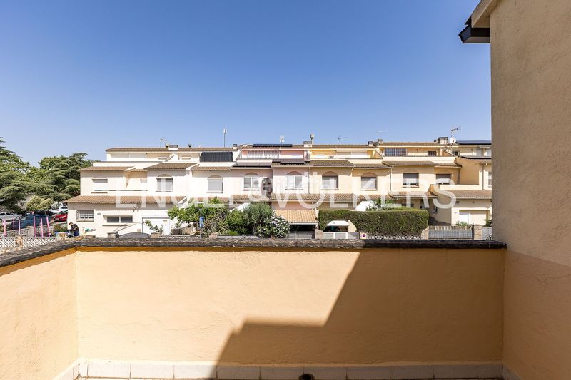 Foto 1ef74bf3-7eb6-4870-bf2e-1e66184dce36. Casa amb calefacció aparcament a Nucli Urbà Esparreguera