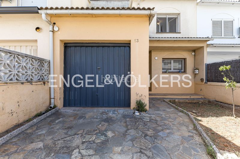 Foto af25eb1c-2073-4473-91f3-18d00f777d31. Casa amb calefacció aparcament a Nucli Urbà Esparreguera
