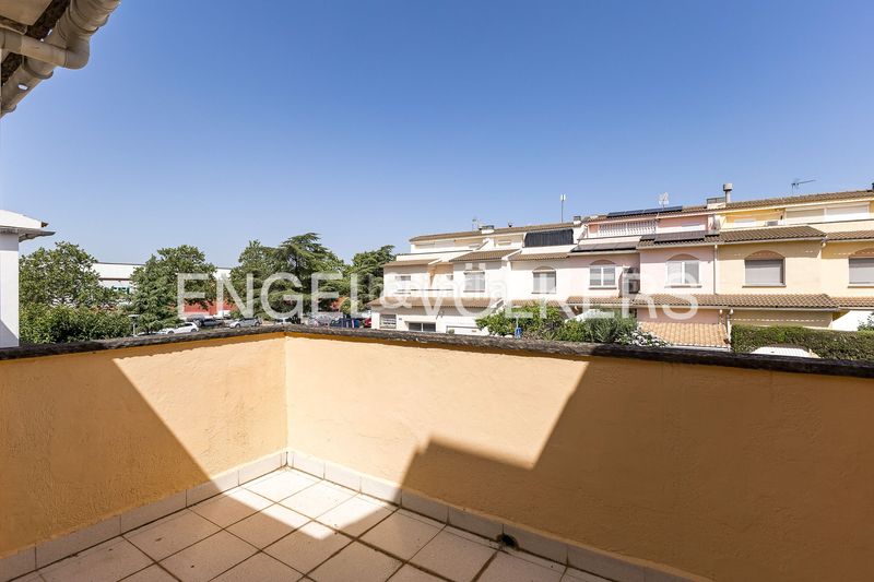 Foto c77c19d3-e0ff-4d37-ab54-0ba93d28b78e. Casa amb calefacció aparcament a Nucli Urbà Esparreguera