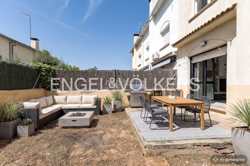 Foto f8292c10-6480-4a55-b7ff-471fa0f1d874. Casa amb calefacció aparcament a Nucli Urbà Esparreguera