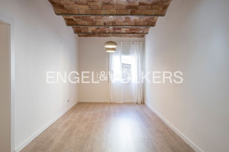 Foto 5a8d5f43-674e-416f-bce1-178a3c872166. Pis amb calefacció a Baix Guinardó Barcelona