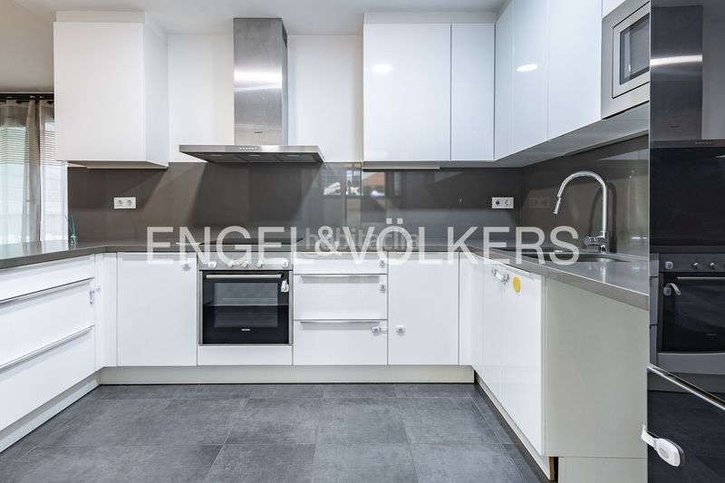 Foto 6d78d6b7-8f27-4faa-9583-ab58014121ca. Pis amb calefacció aparcament a Provençals del Poblenou Barcelona