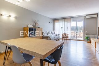 Appartement à Masnou Alt. Luminosa planta baja con terraza privada de 70m2 y parking en el