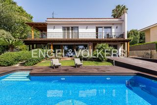 Bauernhof in L´Aragai. Exclusiva villa con apartamento independiente