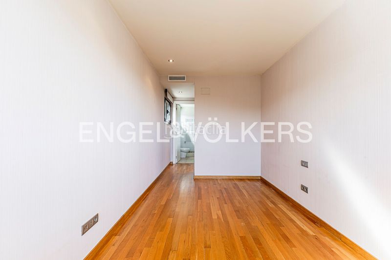 Foto 4b46bdf6-4352-484d-87ac-02d0b7041df7. Casa amb calefacció aparcament a Sant Gervasi - Bonanova Barcelona
