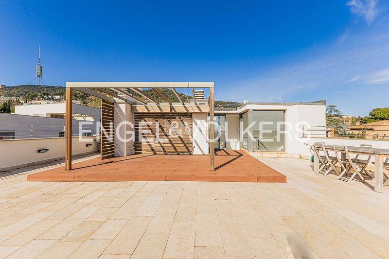 Foto bcceb879-176a-4b38-8302-ac95a58c1547. Casa amb calefacció aparcament a Sant Gervasi - Bonanova Barcelona