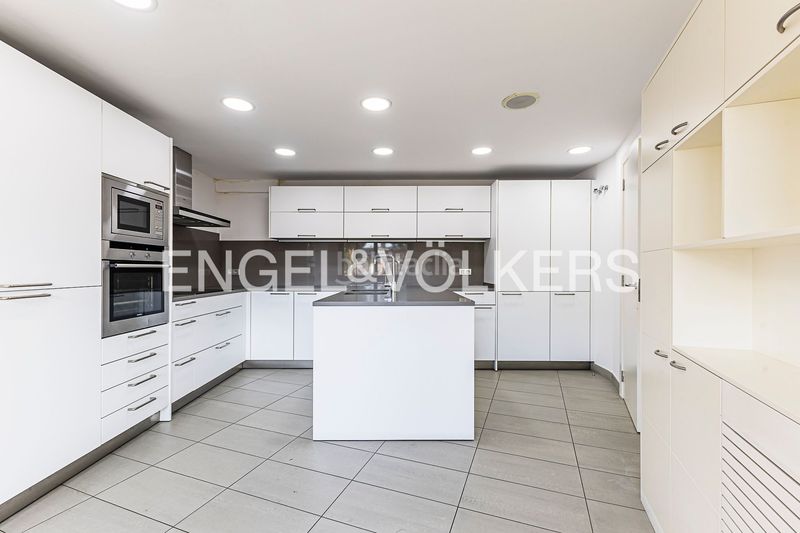 Foto fa127c88-ea03-43fe-b214-4b3c7757de2d. Casa amb calefacció aparcament a Sant Gervasi - Bonanova Barcelona