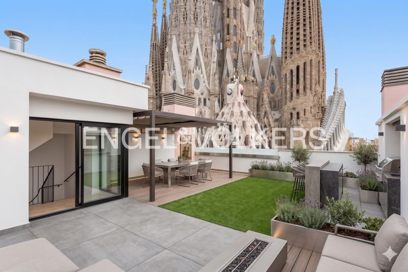 Foto 2c5e94f3-e144-4bb2-a317-9c0397cc5bed. Àtic amb calefacció aparcament a Sagrada Família Barcelona