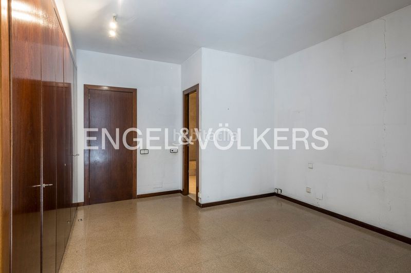 Foto 2f3310e8-f5fb-4a34-a3cf-e4120c70ec60. Àtic amb calefacció aparcament a Sagrada Família Barcelona