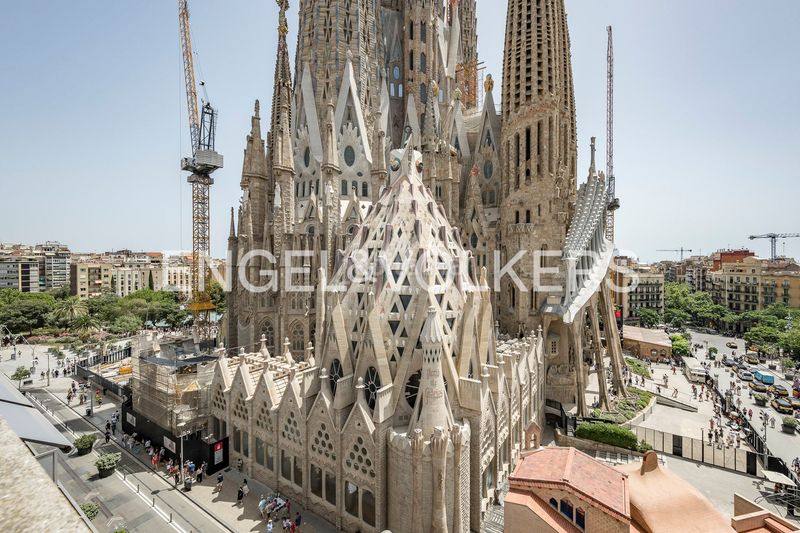 Foto 4838ecb0-f6c2-4a59-b579-ce6de7f6102e. Àtic amb calefacció aparcament a Sagrada Família Barcelona