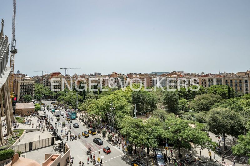 Foto a7cdc0cd-ce9b-4ff1-9c07-9e777bb7ae7b. Àtic amb calefacció aparcament a Sagrada Família Barcelona