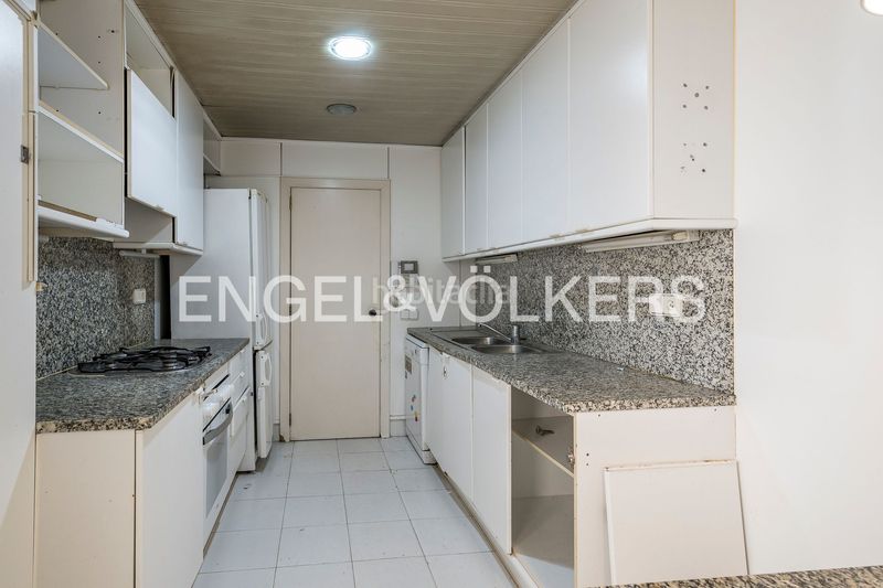 Foto b01f58d3-1fc2-40e9-ba8e-ba5a50b7255a. Àtic amb calefacció aparcament a Sagrada Família Barcelona