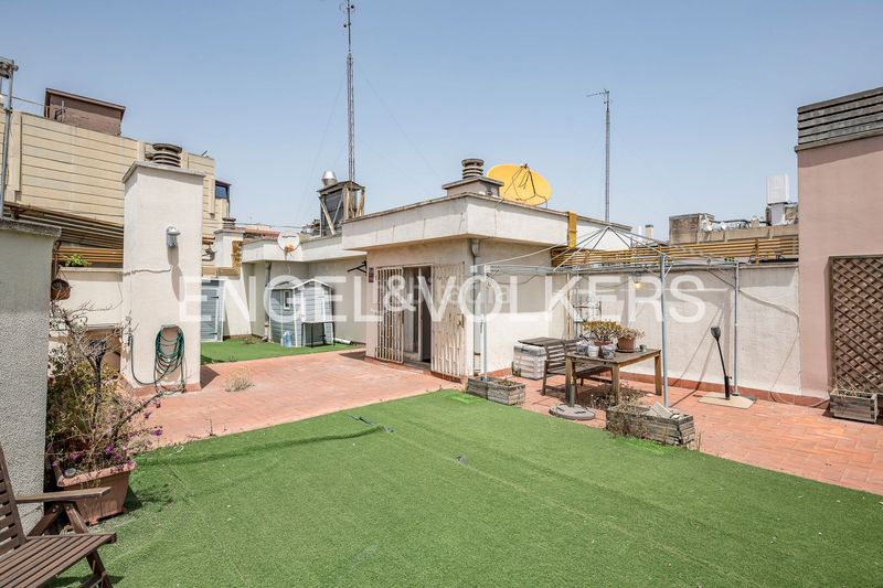 Foto c79a712e-3dd8-49b4-8e9b-7632b92dcba9. Àtic amb calefacció aparcament a Sagrada Família Barcelona