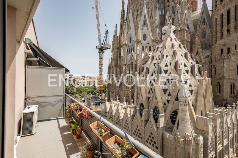 Foto dcd423d2-dcc5-4988-9f14-a8f1c5f69516. Àtic amb calefacció aparcament a Sagrada Família Barcelona