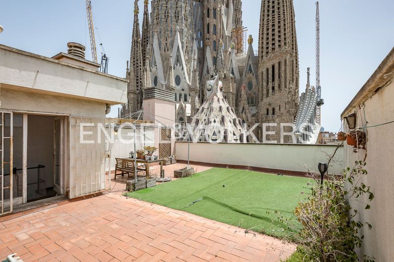 Foto e62f55be-1b7b-4090-9830-e1e7bbabc93e. Àtic amb calefacció aparcament a Sagrada Família Barcelona
