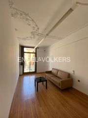 Lloguer Pis a Raval. Alquiler temporal  piso amueblado en la rambla  3 habitaciones