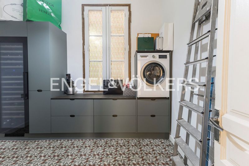 Foto 48b38e84-0baf-43b6-b177-7427f756360a. Pis amb calefacció aparcament a Raval Barcelona