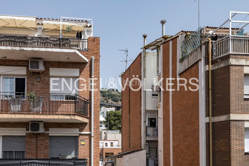 Foto 0da639f1-6d04-4b0a-8262-4b017591823e. Casa adossada amb calefacció aparcament a Can Baró Barcelona