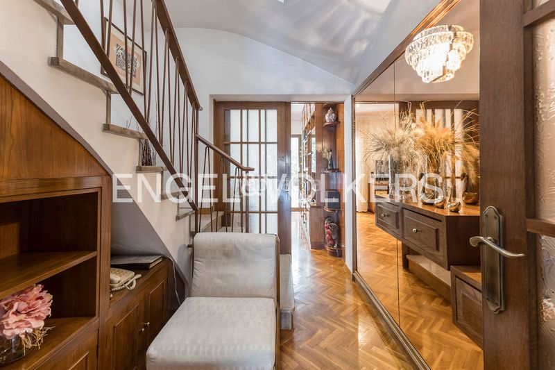 Foto 2a17cecb-d268-4e7d-a1eb-7f9151270098. Casa adossada amb calefacció aparcament a Can Baró Barcelona