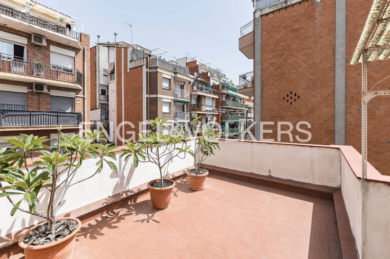 Foto 2a75d646-a22d-421b-acc5-5a604b06b64c. Casa adossada amb calefacció aparcament a Can Baró Barcelona