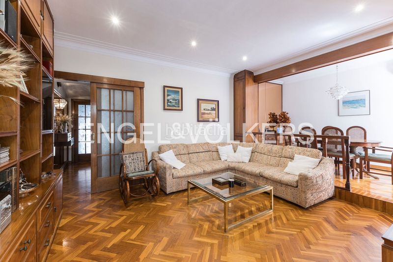 Foto 426c2a38-0485-4fc5-b440-ce3f47de428b. Casa adossada amb calefacció aparcament a Can Baró Barcelona