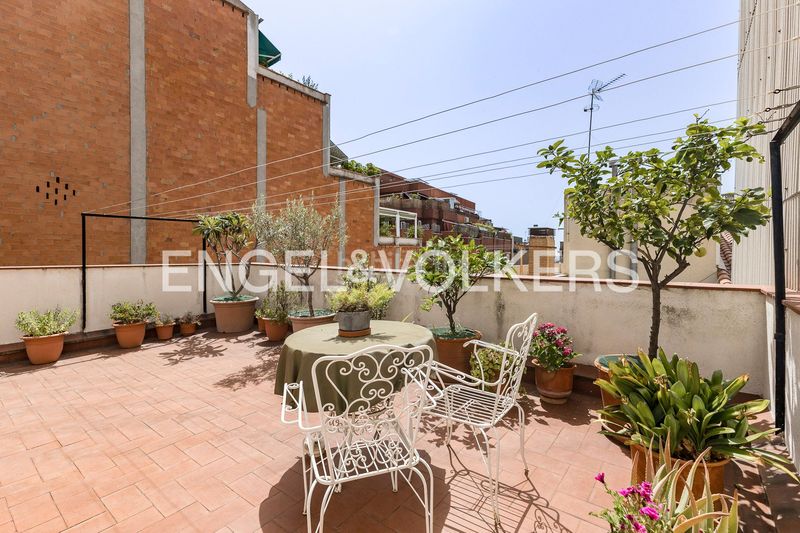 Foto c27ff2cb-1c5c-40b3-ad5a-857b187ad00b. Casa adossada amb calefacció aparcament a Can Baró Barcelona