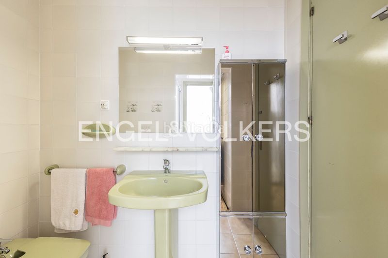 Foto e285a5db-9551-43a2-a9c4-2e8f11155bb1. Casa adossada amb calefacció aparcament a Can Baró Barcelona