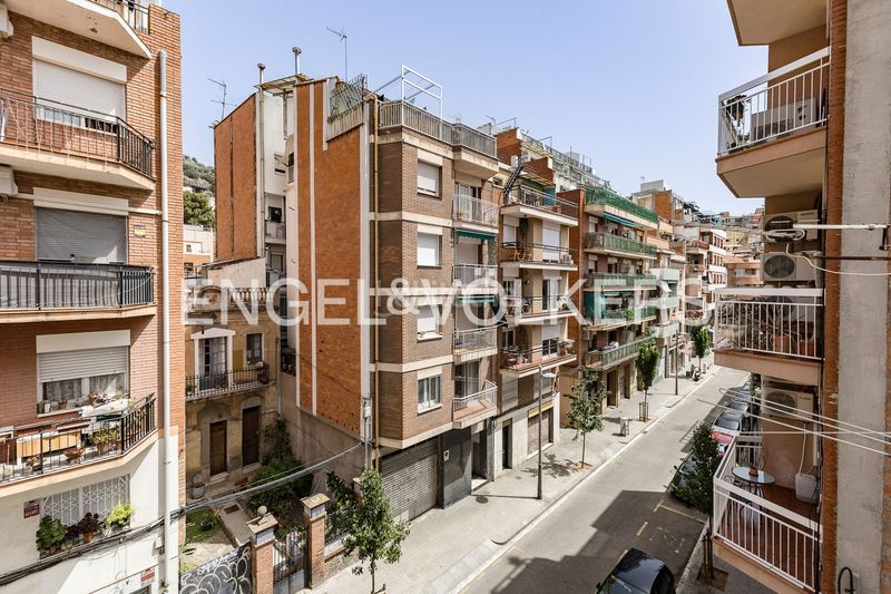 Foto f5f8611a-63d3-40ed-9844-47398ec58c1b. Casa adossada amb calefacció aparcament a Can Baró Barcelona