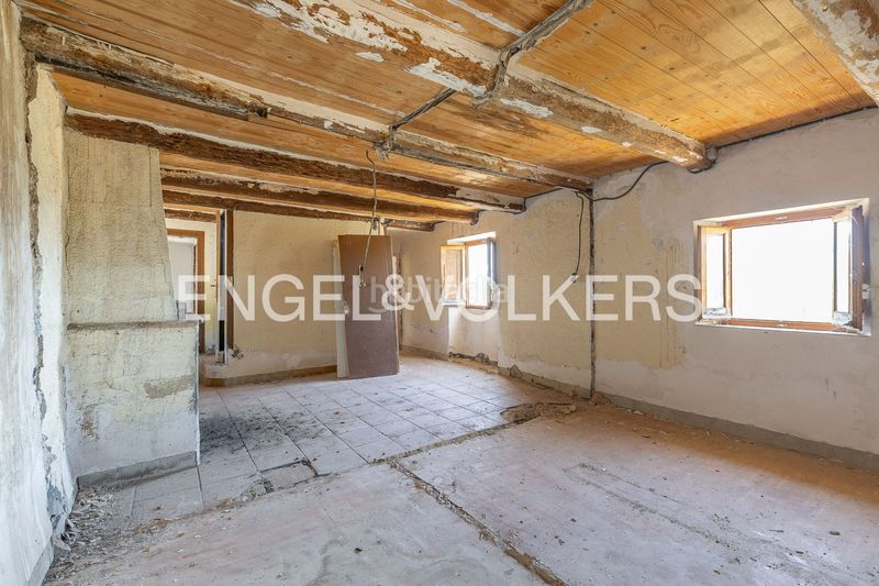 Foto 09815653-dd10-40e8-9c02-d8ab4d457a27. Masía masia con licencia de obras y vistas al castillo en Cardona