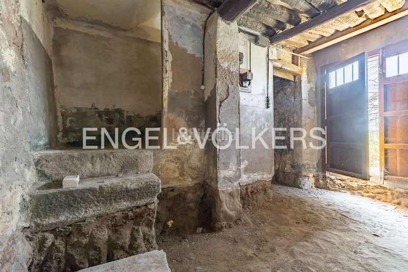 Foto 1079335f-6f31-43f8-9cd5-875d70b345ce. Masía masia con licencia de obras y vistas al castillo en Cardona